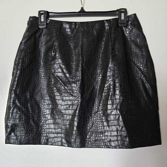 NWOT Ci Sono sexy black faux leather crocodile print mini skirt Size L - Picture 2 of 6